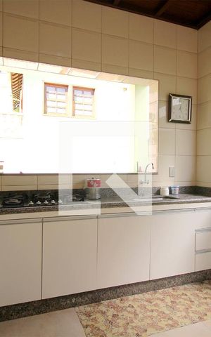 Casa à venda com 261m², 4 quartos e 2 vagasCozinha externa