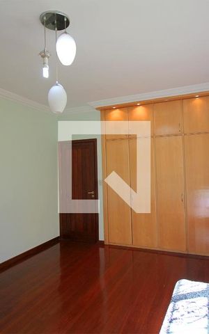 Casa à venda com 261m², 4 quartos e 2 vagasSuite