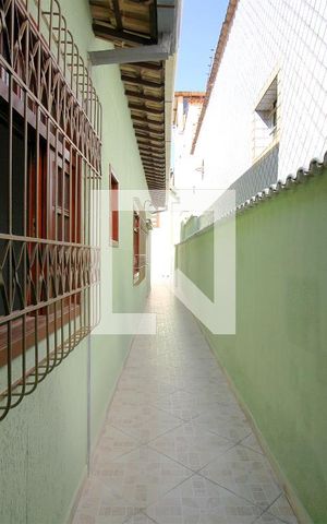 Casa à venda com 261m², 4 quartos e 2 vagasCorredor lateral 2