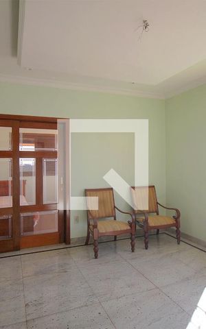 Casa à venda com 261m², 4 quartos e 2 vagasSala