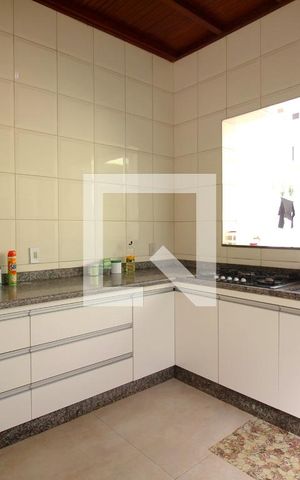 Casa à venda com 261m², 4 quartos e 2 vagasCozinha externa