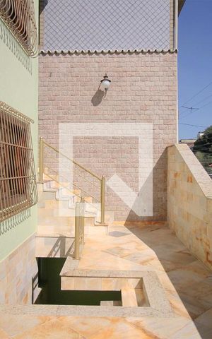 Casa à venda com 261m², 4 quartos e 2 vagasVaranda frontal