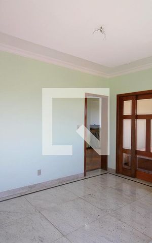 Casa à venda com 261m², 4 quartos e 2 vagasSala