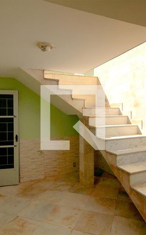 Casa à venda com 261m², 4 quartos e 2 vagasEntrada