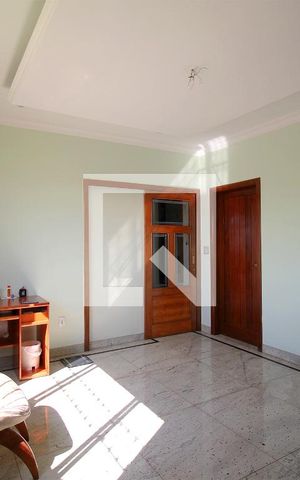Casa à venda com 261m², 4 quartos e 2 vagasSala