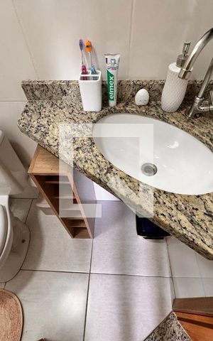 Apartamento à venda com 49m², 2 quartos e 1 vaga Apartamento à venda com 49m², 2 quartos e 1 vagaBanheiro