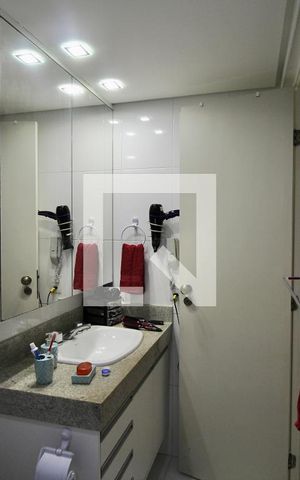 Apartamento para alugar com 60m², 2 quartos e 1 vaga Apartamento para alugar com 60m², 2 quartos e 1 vagaBanheiro