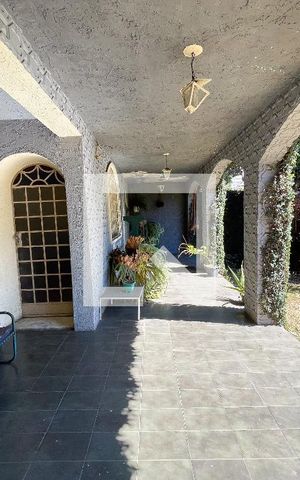 Casa à venda com 440m², 4 quartos e 5 vagas Casa à venda com 440m², 4 quartos e 5 vagasFachada