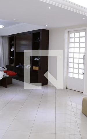 Casa à venda com 450m², 4 quartos e 4 vagasSala