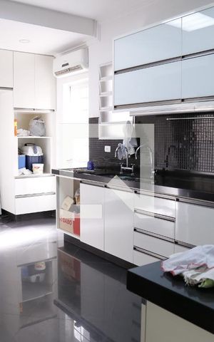 Casa à venda com 450m², 4 quartos e 4 vagasCozinha