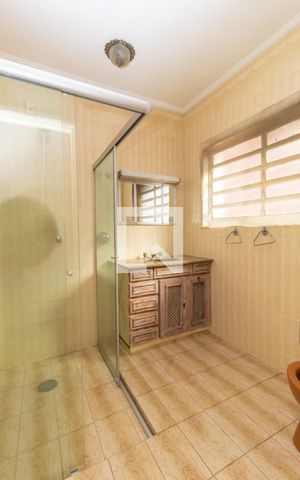 Casa à venda com 200m², 4 quartos e 2 vagas Casa à venda com 200m², 4 quartos e 2 vagasBanheiro da Suíte 3