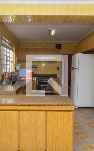 Casa à venda com 200m², 4 quartos e 2 vagas Casa à venda com 200m², 4 quartos e 2 vagasCozinha