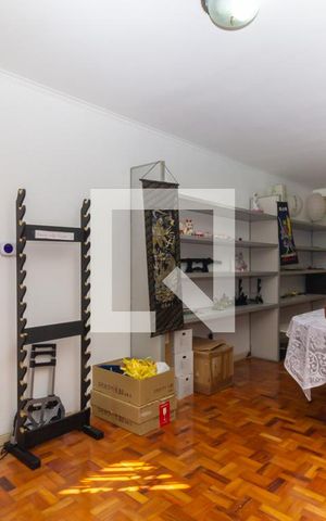 Casa à venda com 200m², 4 quartos e 2 vagas Casa à venda com 200m², 4 quartos e 2 vagasSala