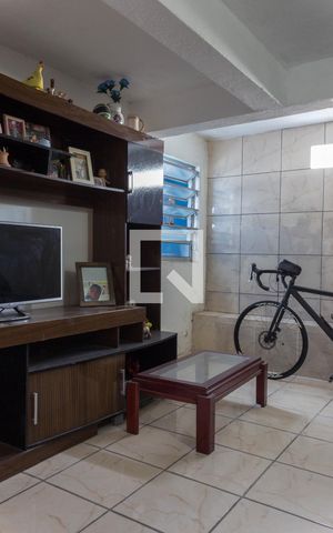 Casa à venda com 205m², 5 quartos e 3 vagas Casa à venda com 205m², 5 quartos e 3 vagasSala