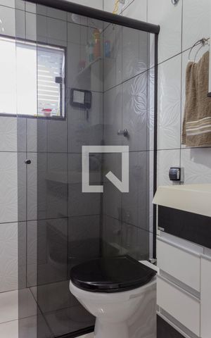 Casa à venda com 205m², 5 quartos e 3 vagas Casa à venda com 205m², 5 quartos e 3 vagasBanheiro da Suíte 1