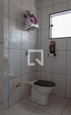 Casa à venda com 205m², 5 quartos e 3 vagas Casa à venda com 205m², 5 quartos e 3 vagasBanheiro da área comum