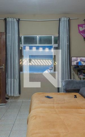 Casa à venda com 205m², 5 quartos e 3 vagas Casa à venda com 205m², 5 quartos e 3 vagasSala