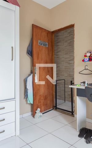 Casa à venda com 205m², 5 quartos e 3 vagas Casa à venda com 205m², 5 quartos e 3 vagasQuarto 2