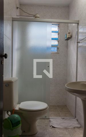 Casa à venda com 205m², 5 quartos e 3 vagas Casa à venda com 205m², 5 quartos e 3 vagasBanheiro