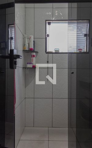 Casa à venda com 205m², 5 quartos e 3 vagas Casa à venda com 205m², 5 quartos e 3 vagasBanheiro da Suíte 1
