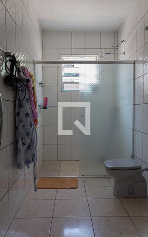 Casa à venda com 205m², 5 quartos e 3 vagas Casa à venda com 205m², 5 quartos e 3 vagasBanheiro
