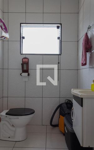 Casa à venda com 205m², 5 quartos e 3 vagas Casa à venda com 205m², 5 quartos e 3 vagasBanheiro da área comum