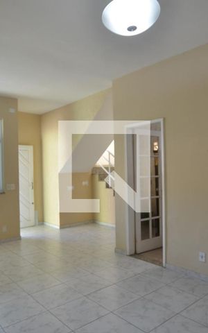 Casa para alugar com 210m², 5 quartos e 2 vagasSala