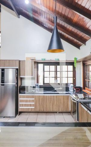 Casa à venda com 185m², 3 quartos e 2 vagas Casa à venda com 185m², 3 quartos e 2 vagasCozinha