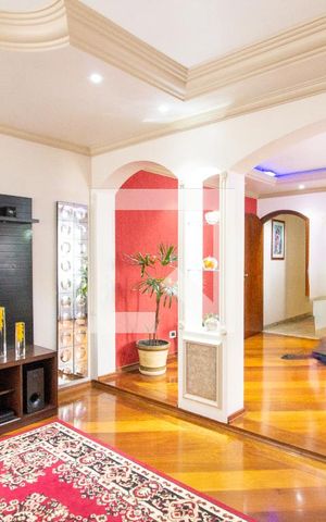 Casa à venda com 300m², 3 quartos e 4 vagas Casa à venda com 300m², 3 quartos e 4 vagasSala