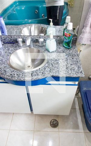 Casa à venda com 300m², 3 quartos e 4 vagas Casa à venda com 300m², 3 quartos e 4 vagasDetalhe Banheiro da Suíte Master