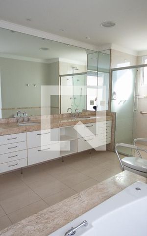 Apartamento para alugar com 302m², 4 quartos e 4 vagasBanheiro da Suíte 4