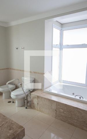 Apartamento para alugar com 302m², 4 quartos e 4 vagasBanheiro da Suíte 4