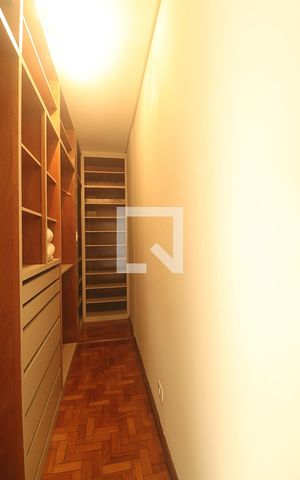 Casa à venda com 393m², 4 quartos e 2 vagasSuíte - Closet do Quarto 1