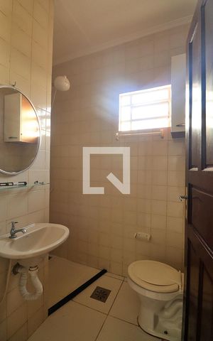 Casa à venda com 393m², 4 quartos e 2 vagasFundos