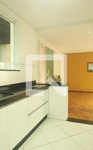 Casa à venda com 393m², 4 quartos e 2 vagasCozinha