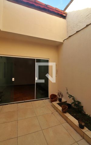 Casa à venda com 393m², 4 quartos e 2 vagasJardim de Inverno