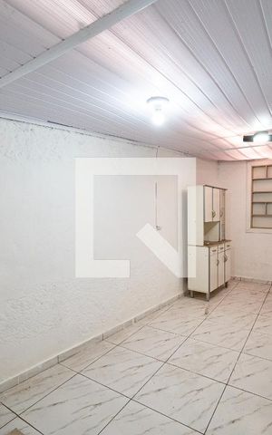 Casa para alugar com 35m², 1 quarto e sem vaga Casa para alugar com 35m², 1 quarto e sem vagaSala