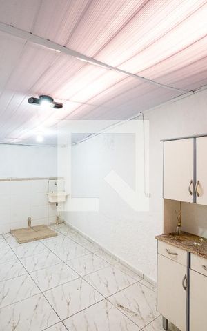 Casa para alugar com 35m², 1 quarto e sem vaga Casa para alugar com 35m², 1 quarto e sem vagaSala
