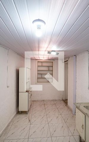 Casa para alugar com 35m², 1 quarto e sem vaga Casa para alugar com 35m², 1 quarto e sem vagaSala