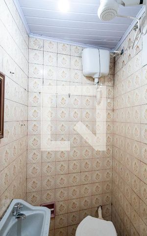 Casa para alugar com 35m², 1 quarto e sem vaga Casa para alugar com 35m², 1 quarto e sem vagaBanheiro Social