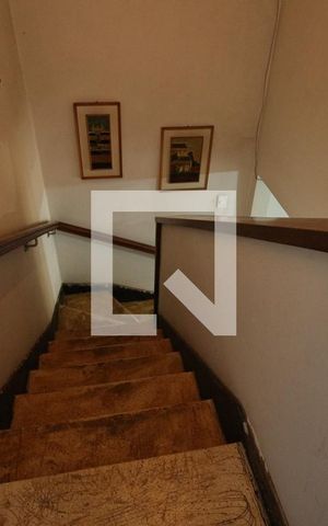 Casa para alugar com 80m², 3 quartos e sem vagaEscada