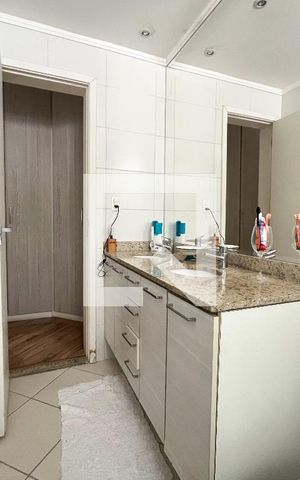 Apartamento para alugar com 144m², 3 quartos e 3 vagas Apartamento para alugar com 144m², 3 quartos e 3 vagasBanheiro da Suíte 1