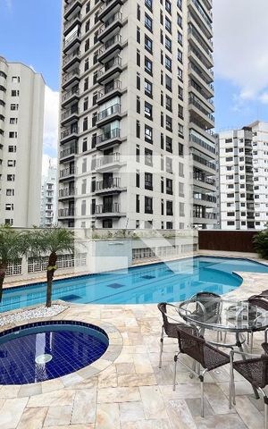 Apartamento para alugar com 144m², 3 quartos e 3 vagas Apartamento para alugar com 144m², 3 quartos e 3 vagasÁrea comum - Piscina