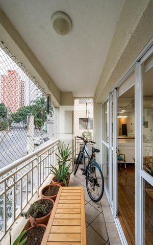 Apartamento à venda com 146m², 3 quartos e 2 vagas Apartamento à venda com 146m², 3 quartos e 2 vagasVaranda
