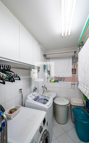Apartamento à venda com 146m², 3 quartos e 2 vagas Apartamento à venda com 146m², 3 quartos e 2 vagasLavanderia