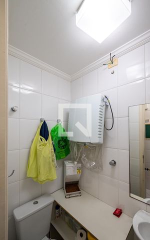 Apartamento à venda com 146m², 3 quartos e 2 vagas Apartamento à venda com 146m², 3 quartos e 2 vagasBanheiro de Serviço