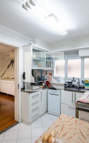 Apartamento à venda com 146m², 3 quartos e 2 vagas Apartamento à venda com 146m², 3 quartos e 2 vagasCozinha