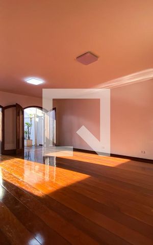 Casa à venda com 380m², 7 quartos e 3 vagasSala
