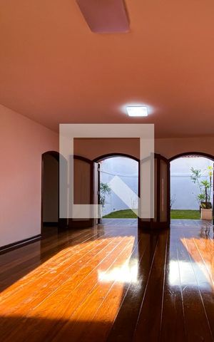 Casa à venda com 380m², 7 quartos e 3 vagasSala