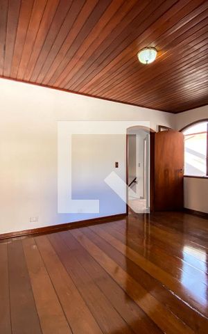 Casa à venda com 380m², 7 quartos e 3 vagasQuarto 4